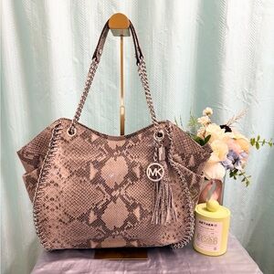 🥳HOST PICK🥳 NWOT - Michael Kors Chelsea Large Tote/Hobo Bag